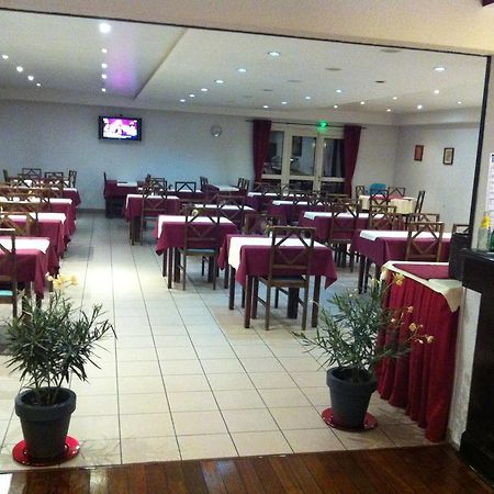 Comfort Hotel Poissy Technoparc Εξωτερικό φωτογραφία